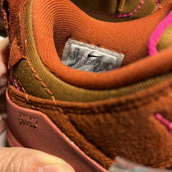 NIB Nike Dunk Low Disrupt 2 Desert Bronze Women’s Size 6.5 - Picture 6 of 6